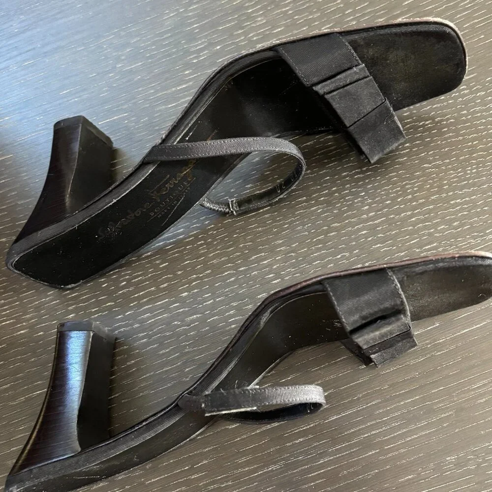 Salvatore Ferragamo Ranita Bow Sandals with elastic strap - Picture 9 of 13